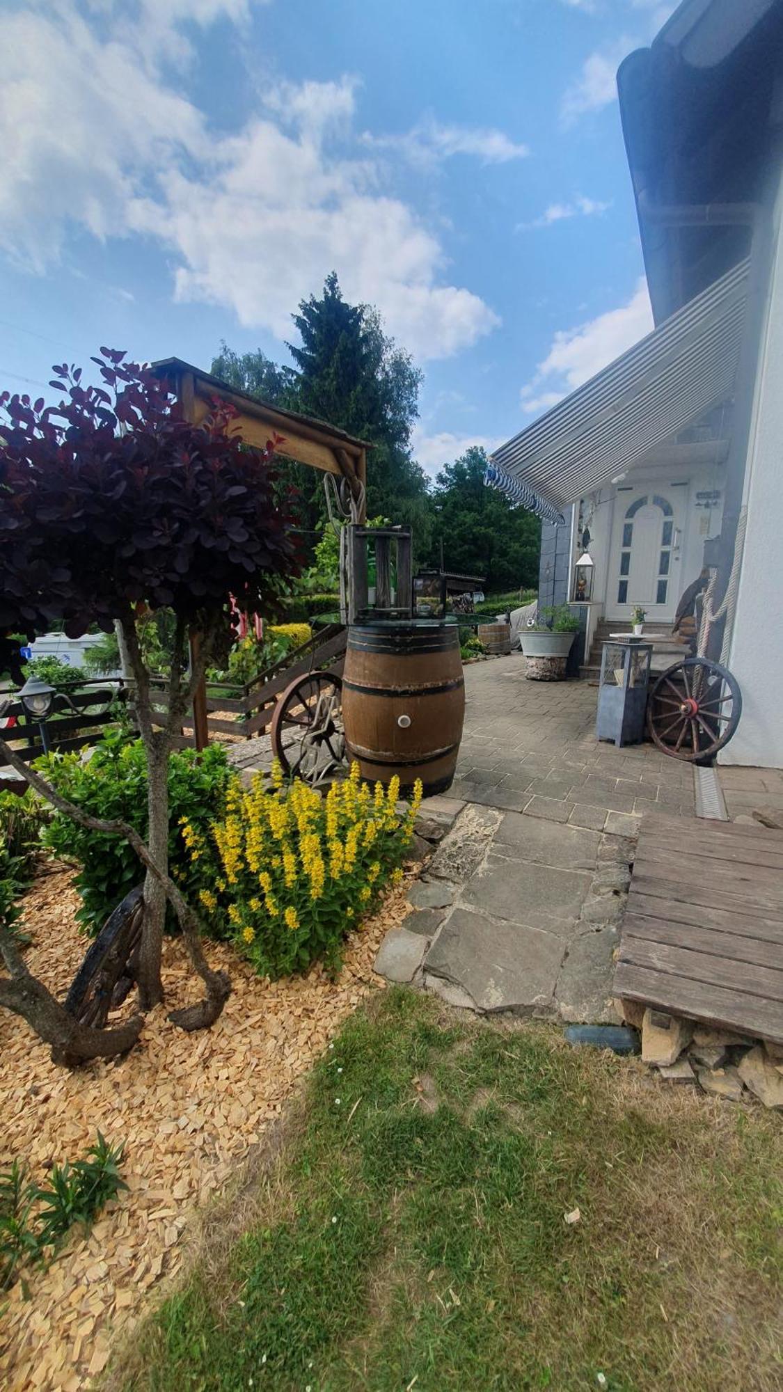 FRANKES LODGE Apartment mit Garten und Pool Essen Exterior foto